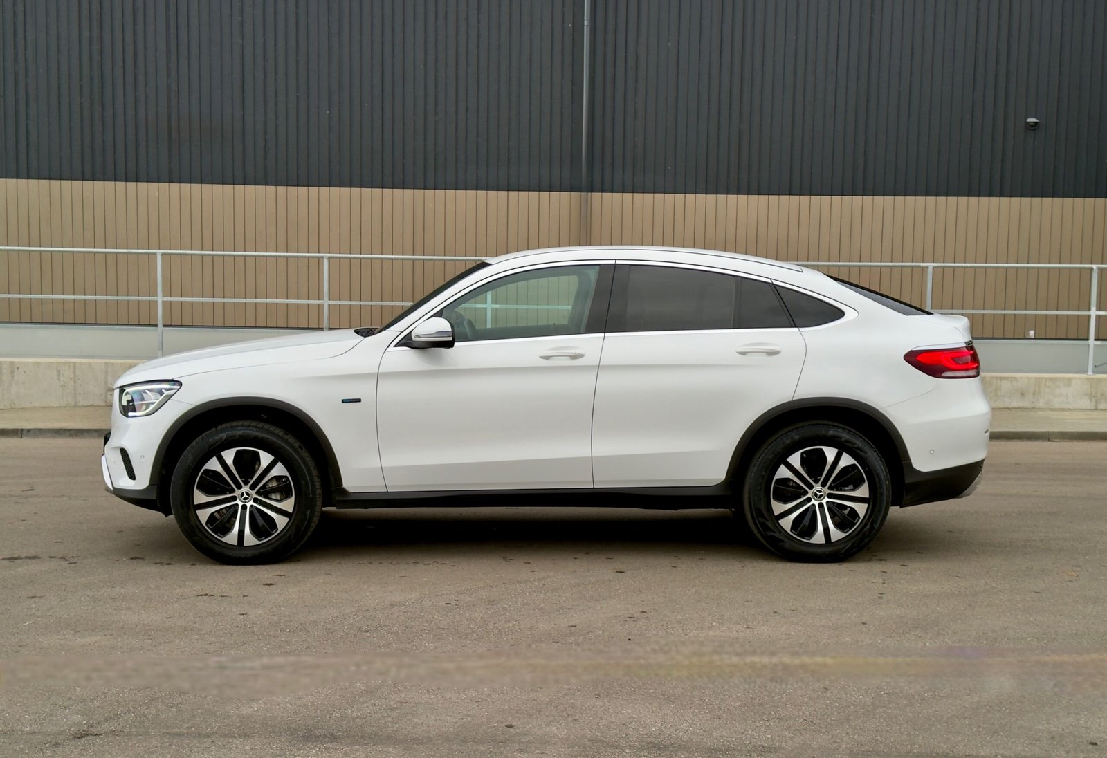 Mercedes-Benz GLC Coupe 300, 2020 - Image 2